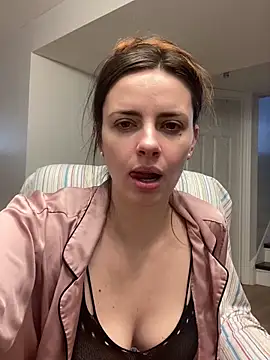 Snapshot of CecilGreen chatting on February 19, 2025, 2:55 pm CecilGreen online show from February 19, 2025, 2:55 pm