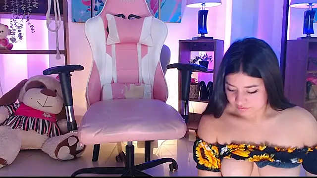 emily jewell1 online show from October 2, 2025, 10:51 am