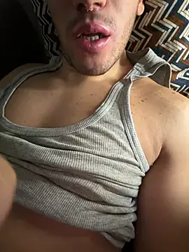 yaxxx03 online show from November 1, 2025, 12:17 am