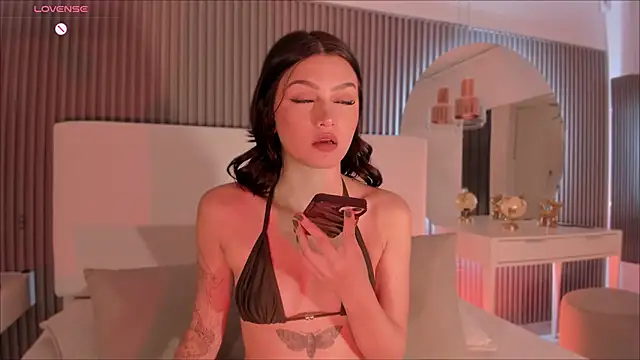 Giselle royy online show from October 6, 2025, 8:09 pm