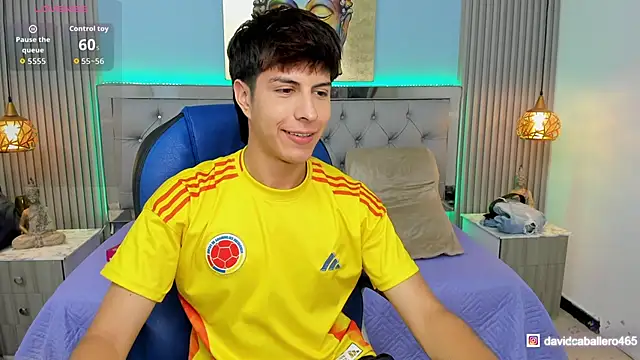 Estiv18  online show from April 4, 2026, 10:27 pm