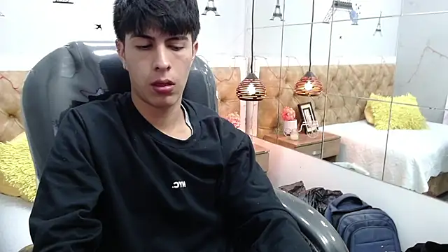 Estiv18  online show from March 17, 2025, 4:19 am