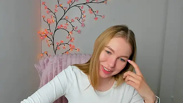 Snapshot of Dana_flowers chatting on April 13, 2026, 9:24 am Dana flowers online show from April 13, 2026, 9:24 am