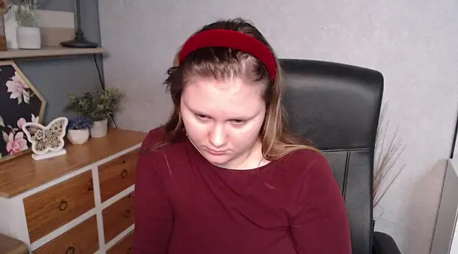 JULIE xKISS online show from February 25, 2025, 8:11 pm