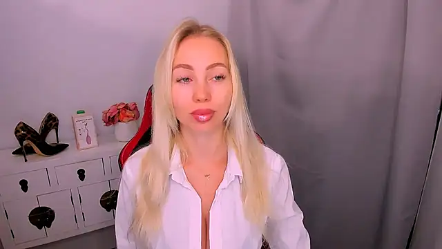 MargaritaRose online show from July 5, 2026, 5:03 am