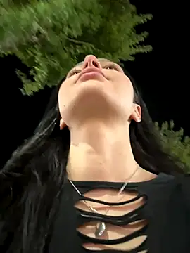 lunalovelee online show from September 22, 2025, 1:17 pm