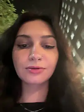 lunalovelee online show from July 29, 2026, 4:28 pm