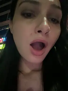 lunalovelee online show from July 16, 2026, 5:43 pm