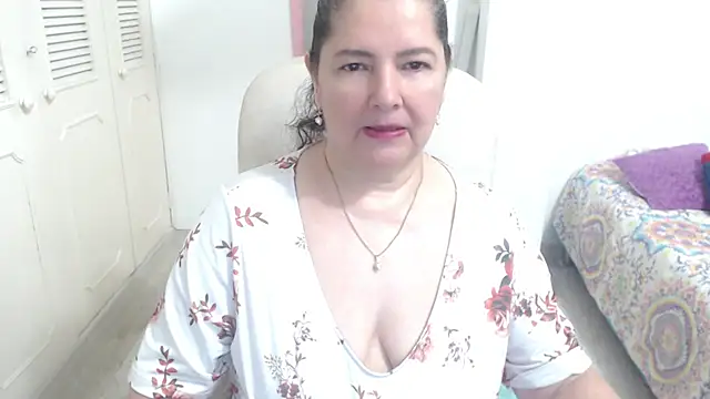leonela 69 online show from May 8, 2026, 12:47 am