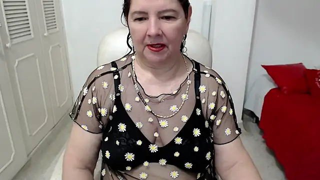 leonela 69 online show from June 11, 2026, 11:24 pm