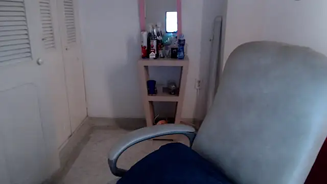 leonela 69 online show from June 15, 2026, 9:47 pm