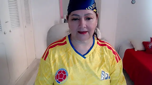 leonela 69 online show from June 17, 2026, 8:41 pm