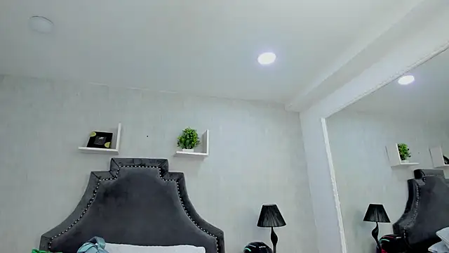 EmiliaRose  online show from November 28, 2025, 8:53 pm