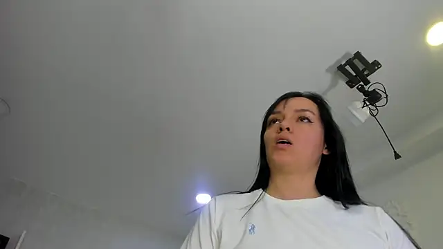 EmiliaRose  online show from February 6, 2026, 9:11 pm