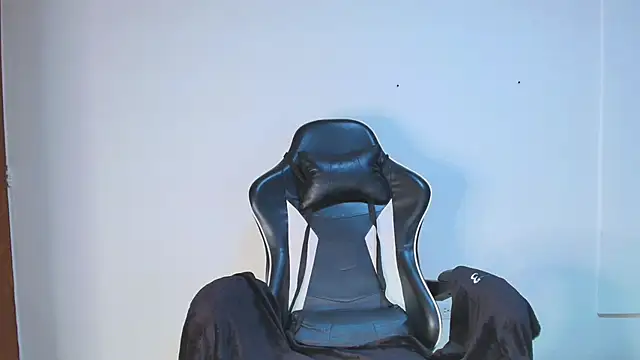 natasha steele online show from November 4, 2025, 9:18 pm