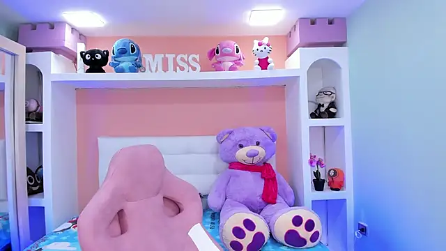 miss   megan online show from September 15, 2025, 2:34 am