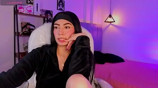 Miller Vanessa  online show from September 25, 2025, 9:32 pm