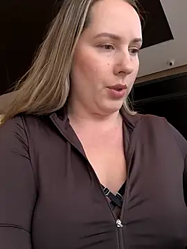 Snapshot of Mona_Plus chatting on February 8, 2026, 10:13 am Mona Plus online show from February 8, 2026, 10:13 am