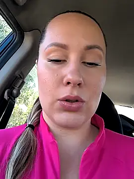 Snapshot of Mona_Plus chatting on February 12, 2026, 8:58 am Mona Plus online show from February 12, 2026, 8:58 am