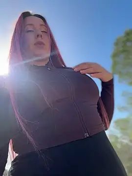 Snapshot of Mona_Plus chatting on March 27, 2026, 9:43 am Mona Plus online show from March 27, 2026, 9:43 am