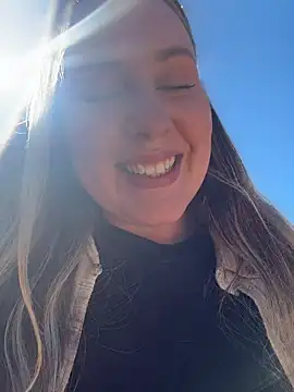 Snapshot of Mona_Plus chatting on March 22, 2026, 9:44 am Mona Plus online show from March 22, 2026, 9:44 am