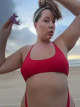 Snapshot of Mona_Plus chatting on July 13, 2026, 6:02 am Mona Plus online show from July 13, 2026, 6:02 am