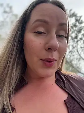 Snapshot of Mona_Plus chatting on March 20, 2026, 9:43 am Mona Plus online show from March 20, 2026, 9:43 am