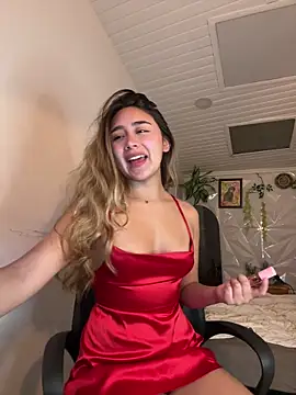 Snapshot of Hornyholly__ chatting on December 17, 2025, 8:14 pm Hornyholly online show from December 17, 2025, 8:14 pm