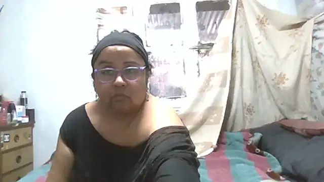 Snapshot of erinadarling79 chatting on July 29, 2026, 3:44 pm erinadarling79 online show from July 29, 2026, 3:44 pm