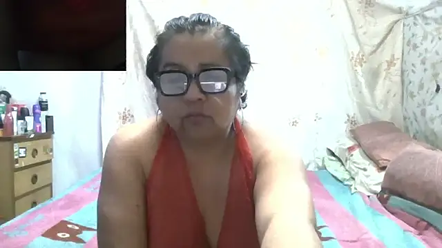 Snapshot of erinadarling79 chatting on July 4, 2026, 2:40 am erinadarling79 online show from July 4, 2026, 2:40 am
