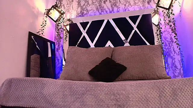 charlotte bluee online show from January 18, 2026, 6:44 pm