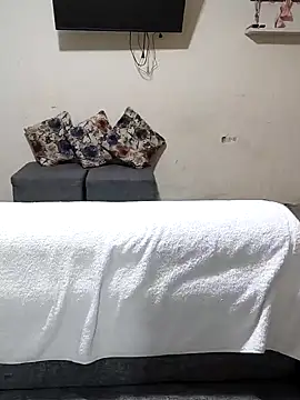 ZafiroKlein online show from February 26, 2025, 3:14 am