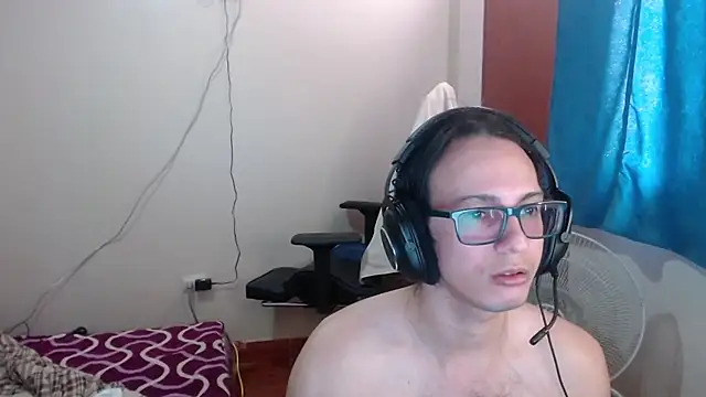 cholitohermoso online show from March 12, 2025, 8:20 pm