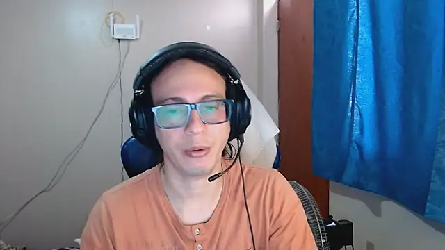 cholitohermoso online show from March 11, 2025, 3:56 pm