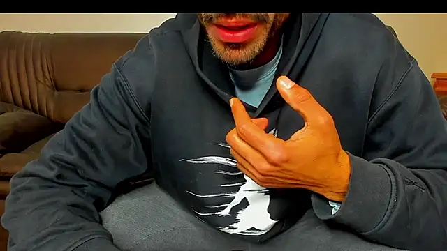 Snapshot of sexyhotmusclesforyou1 chatting on April 3, 2026, 7:37 am sexyhotmusclesforyou1 online show from April 3, 2026, 7:37 am