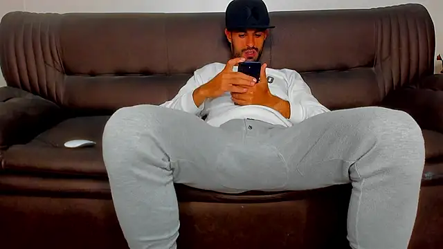 sexyhotmusclesforyou1 online show from October 11, 2025, 8:26 am