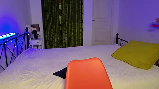 RaileReed online show from December 5, 2025, 1:43 pm