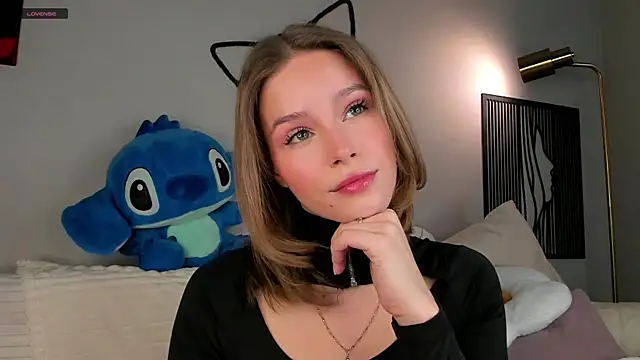 TaiteBayles online show from October 19, 2025, 1:08 am