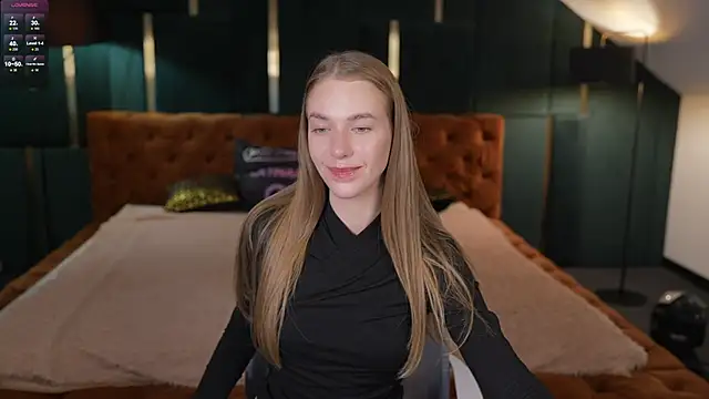 Layla Sweet  online show from October 15, 2025, 10:40 pm