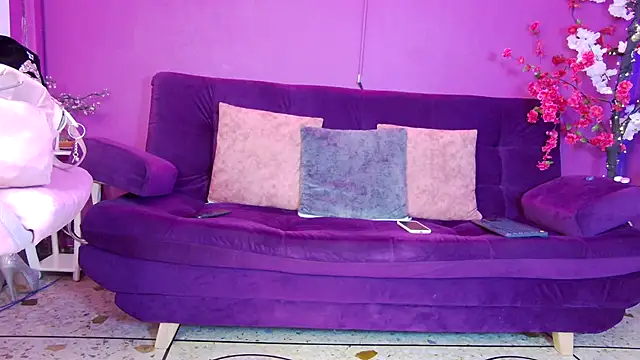 Arii moon online show from November 18, 2025, 7:39 pm