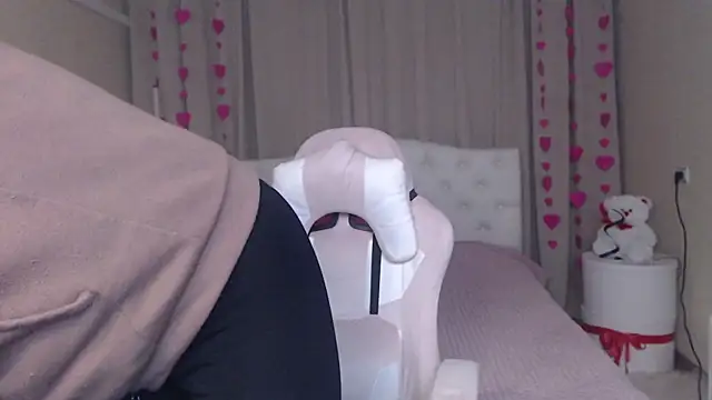 Snapshot of TessaDaybreak chatting on February 6, 2026, 7:26 am TessaDaybreak online show from February 6, 2026, 7:26 am