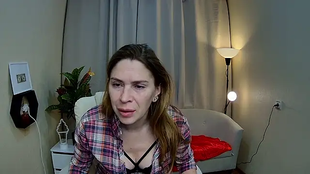 Snapshot of TessaDaybreak chatting on February 22, 2026, 7:44 am TessaDaybreak online show from February 22, 2026, 7:44 am