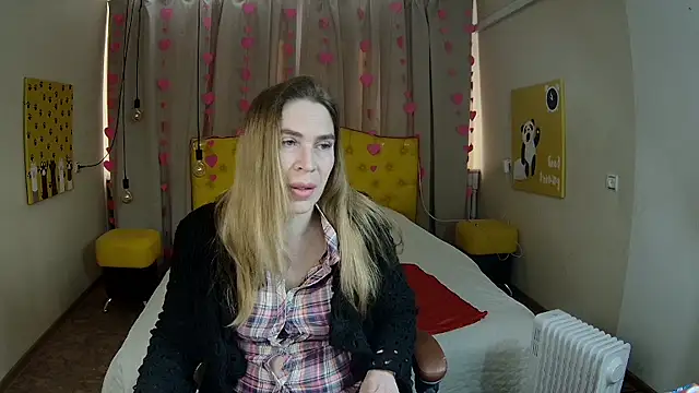 Snapshot of TessaDaybreak chatting on February 5, 2026, 7:37 am TessaDaybreak online show from February 5, 2026, 7:37 am