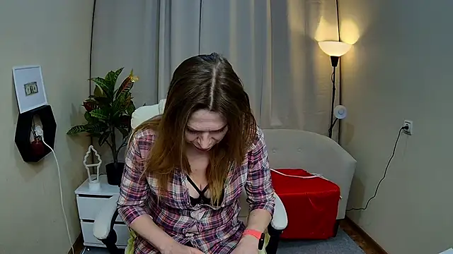 Snapshot of TessaDaybreak chatting on February 21, 2026, 7:43 am TessaDaybreak online show from February 21, 2026, 7:43 am