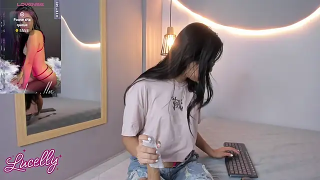 lucelly 15 online show from October 17, 2025, 11:45 am