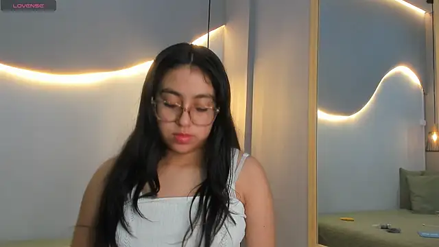 lucelly 15 online show from December 21, 2025, 11:56 am