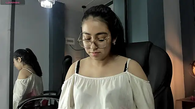 lucelly 15 online show from February 1, 2026, 11:52 am