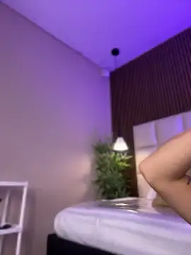 MelanieHillss online show from July 17, 2026, 4:10 am
