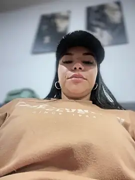 Naatalia online show from November 3, 2025, 10:57 pm