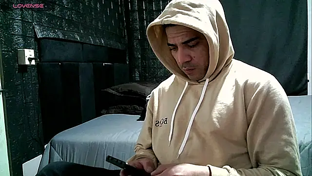mchdo09 online show from July 8, 2026, 10:32 pm